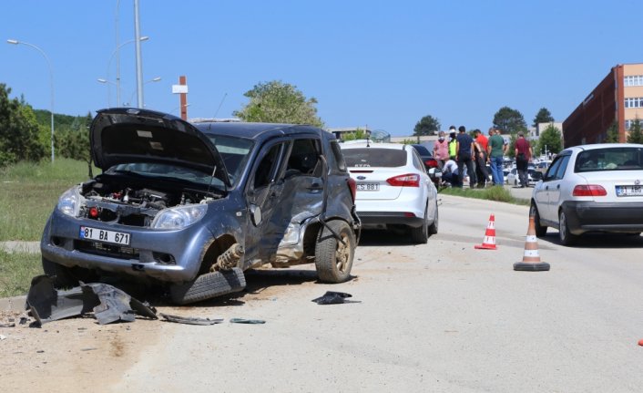 Bolu'da otomobil ile cip çarpıştı: 2 yaralı