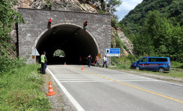 Karabük'te iki otomobil çarpıştı: 1 ölü, 7 yaralı