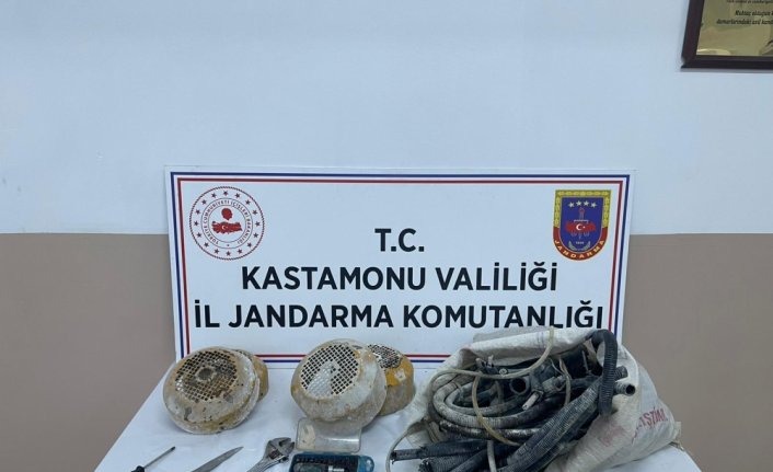 Kastamonu'da fabrikadan kablo hırsızlığı yaparken suçüstü yakalanan 2 kişi tutuklandı