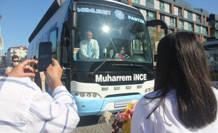 Memleket Partisi Genel Başkanı Muharrem İnce Samsun'da vatandaşları selamladı