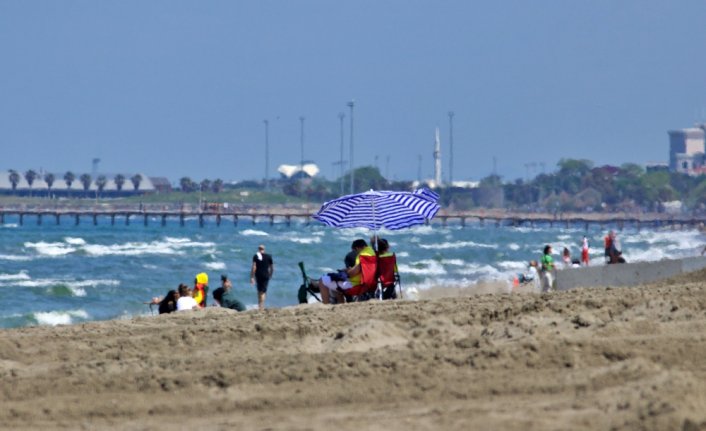 Samsun'da tam kapanma yasaklarının kalkmasıyla sahilde yoğunluk oluştu