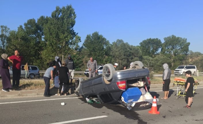 Karabük'te devrilen otomobildeki 5 kişi yaralandı