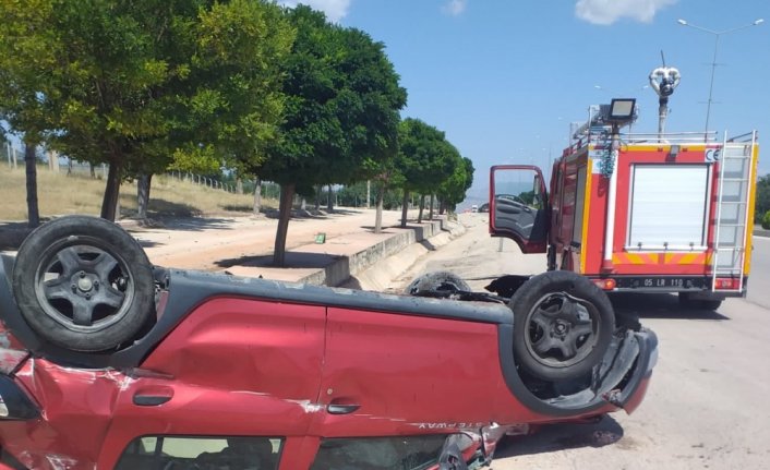 Merzifon’da şarampole devrilen otomobilin sürücüsü yaralandı