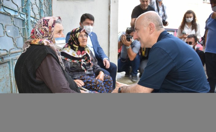 Bakan Karaismailoğlu, Bartın'da sel bölgesinde incelemelerde bulundu