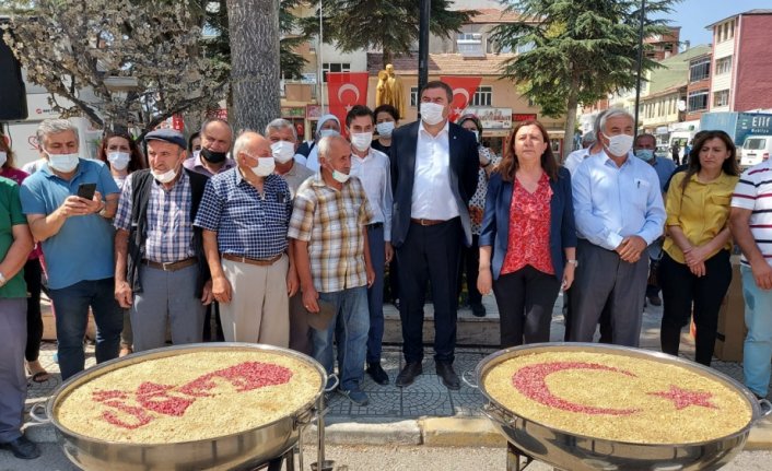 Gümüşhacıköy Belediyesi muharrem ayı dolayısıyla aşure dağıttı