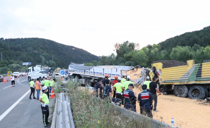 GÜNCELLEME - Anadolu Otoyolu'nda zincirleme trafik kazası: 1 ölü, 1 yaralı