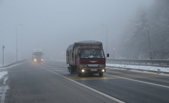 Bolu Dağı'nda kar kalınlığı 10 santimetreyi geçti