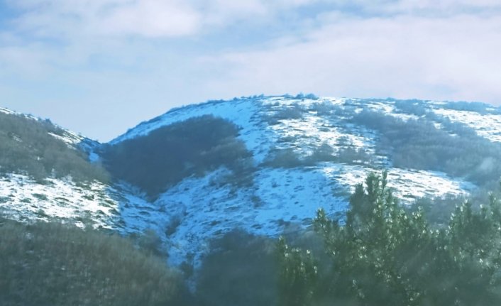 Ladik Akdağ Kayak Merkezi beyaza büründü