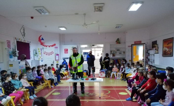 Merzifon'da anaokulu öğrencilerine trafik eğitimi verildi