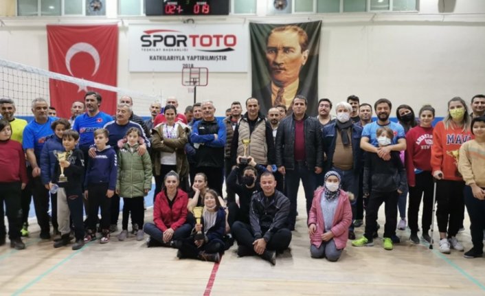 Merzifon'da öğretmenler arası voleybol turnuvası sona erdi