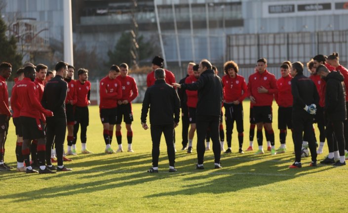 Samsunspor şampiyonluk yarışından kopmak istemiyor