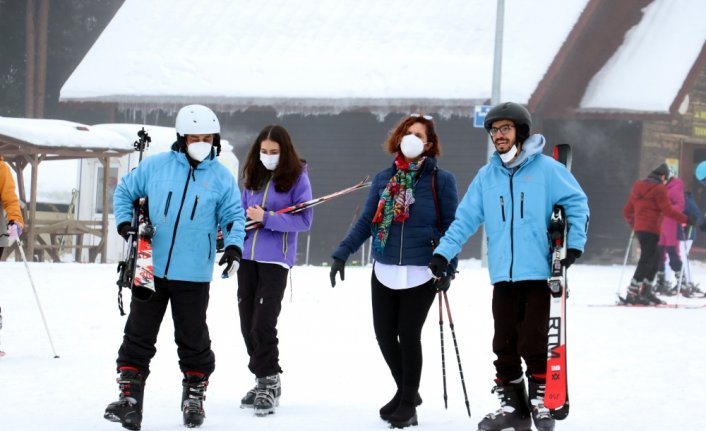 Ilgaz Dağı'ndaki kayak merkezlerinde yoğunluk yaşanıyor