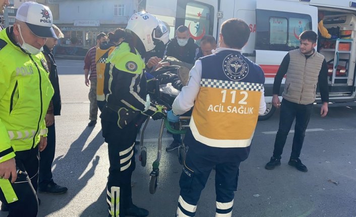 Samsun'da otomobil ile motosikletin çarpıştığı kazada 2 kişi yaralandı