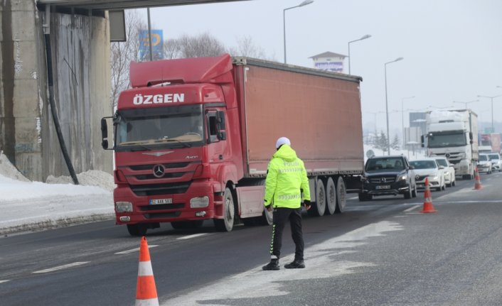 Yolcu otobüslerine Bolu Dağı'ndan İstanbul yönüne geçiş izni verilmeye başlandı