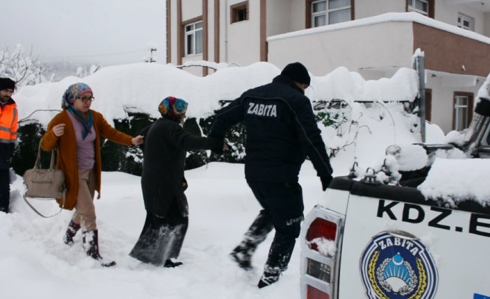 Zonguldak'ta 30 hasta belediyenin yardımıyla hastaneye ulaştırıldı