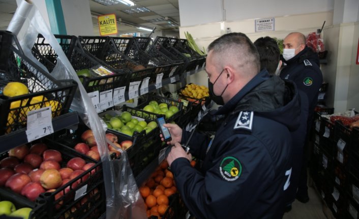 Bolu'da marketlerde etiket denetimi yaptı