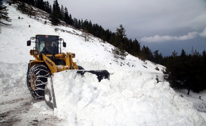 Kastamonu'da çığ nedeniyle kapanan köy grup yolu ulaşıma açıldı