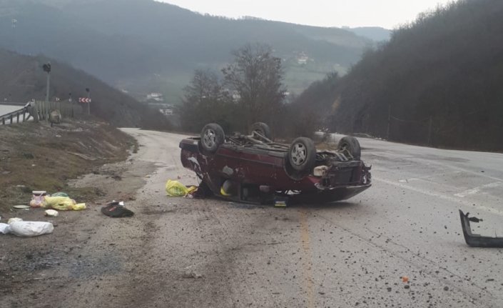 Samsun'da otomobilin devrilmesi sonucu iki kişi yaralandı