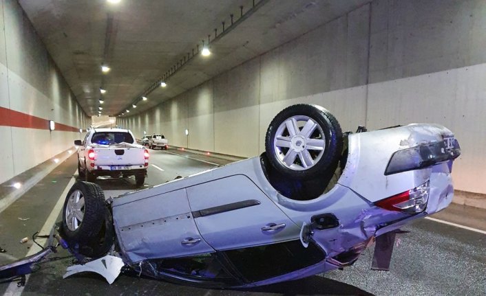 Gümüşhane'de devrilen otomobilin sürücüsü yaralandı