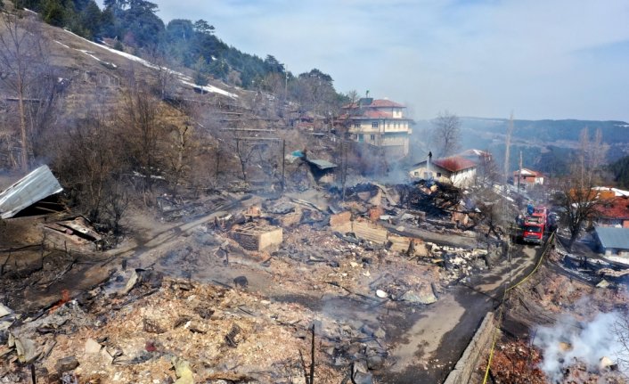 GÜNCELLEME - Kastamonu'da 7 ev ile 7 ahır yandı