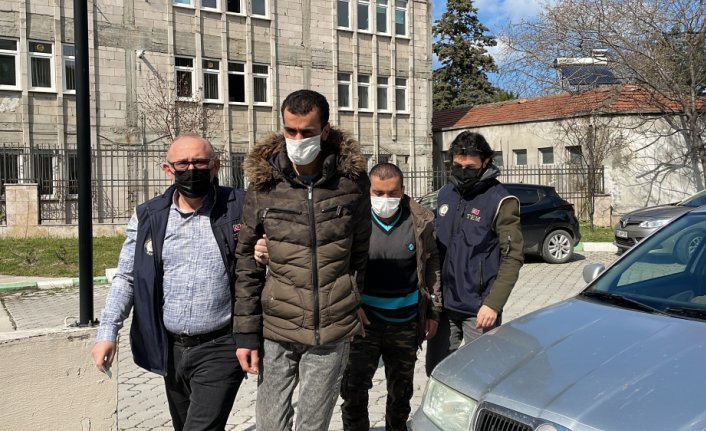 Samsun'da DEAŞ operasyonunda yakalanan yabancı uyruklu 2 zanlı adliyede