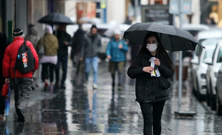 Samsun'da vatandaşlar maske takmayı tercih ediyor