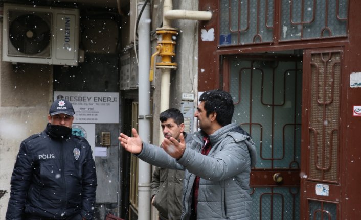 Tokat'ta 3. kattan düşen Afgan kadın yaralandı