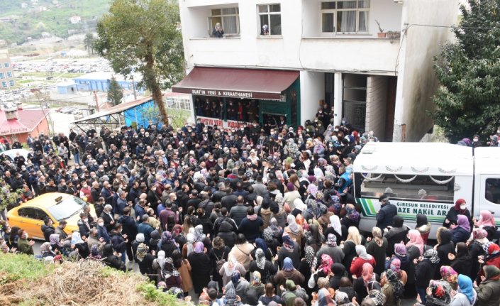 Giresun'da tabancayla öldürülen kadının cenazesi toprağa verildi