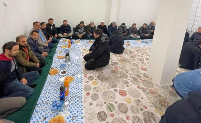 Kaymakam Yeşilyurt ve Başkan Yılmaz Türkmenlerle iftar yaptı