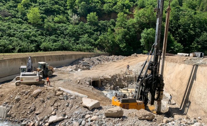 Yağlıdere-Alucra kara yolunda yeni köprü yapılıyor