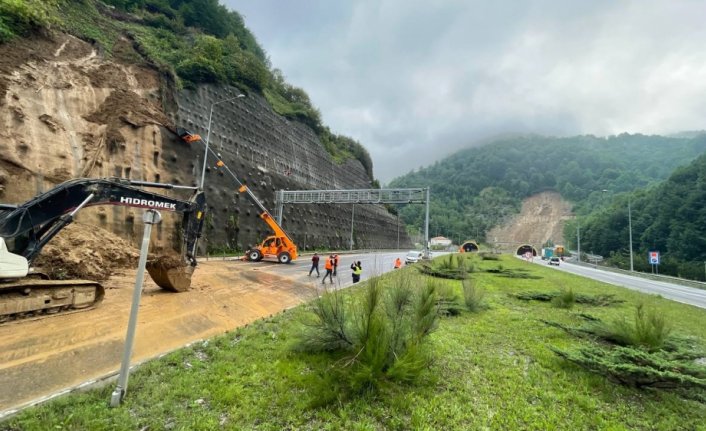 Bolu'da sağanak nedeniyle 2 köprü yıkıldı, bazı evleri su bastı