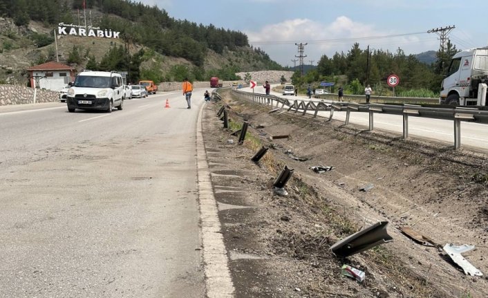 Karabük'te bariyerleri kırıp su kanalına giren tırın sürücüsü yaralandı