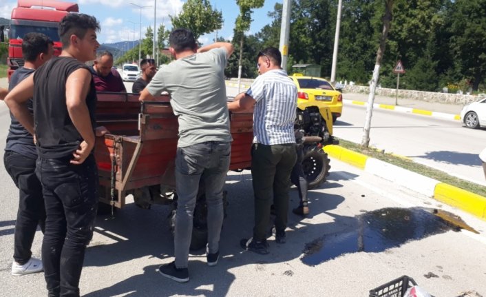 Düzce'de devrilen tarım aracının altında kalan 3 kişi ağır yaralandı