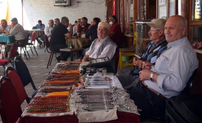 Merzifon'da açtığı kahvehane tespih meraklılarının yeni buluşma noktası oldu