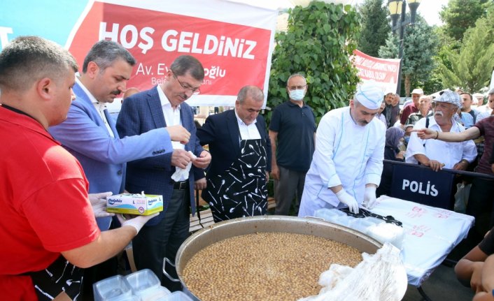 Tokat Belediyesinden 10 bin kişiye aşure ikramı