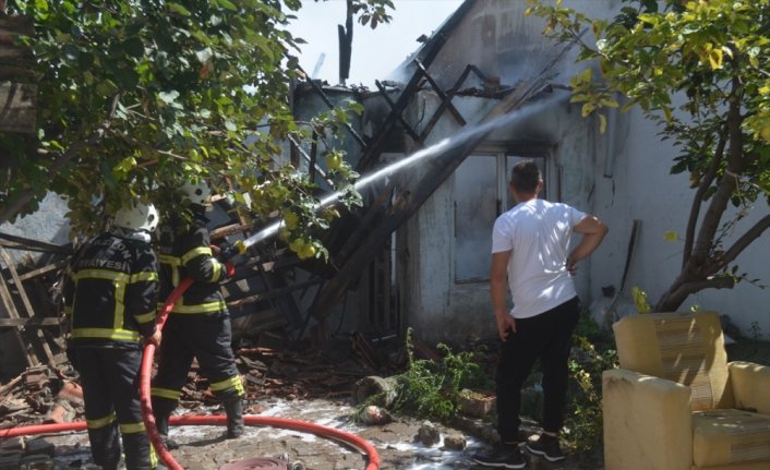 Amasya'da iki evde çıkan yangın söndürüldü