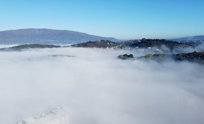 Düzce Ovası'nın üzerini sis tabakası kapladı