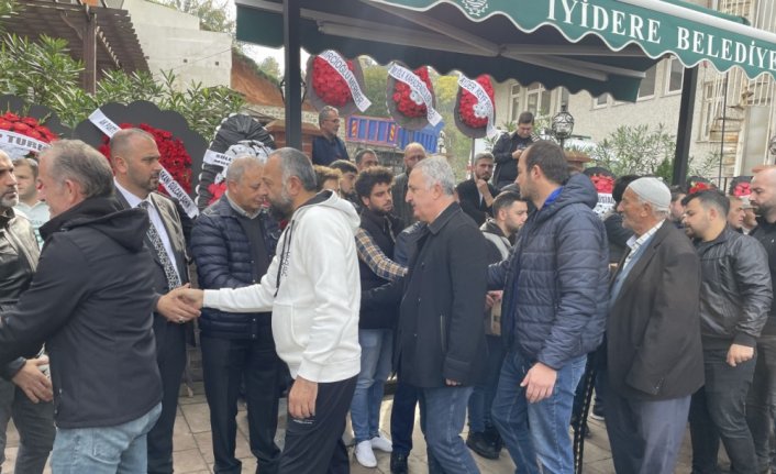 Rize'de ağaçtan düşerek hayatını kaybeden kişinin cenazesi toprağa verildi