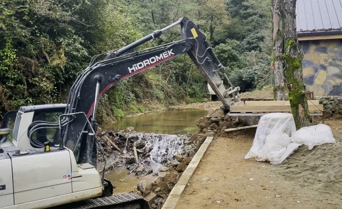 Rize'de inşaatı durdurulan 11 ruhsatsız bungalov yıkıldı