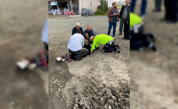 Trafik polisi, yaptığı ilk yardımla çocuğun hayatını kurtardı