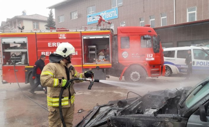 Tokat'ta seyir halindeki otomobil yandı