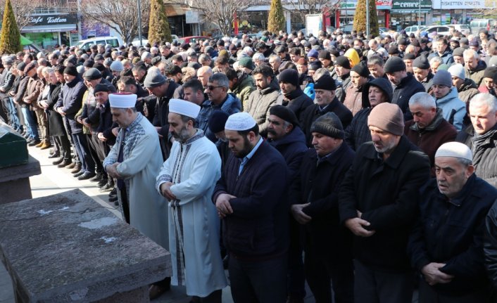 Depremlerde hayatını kaybedenler için gıyabi cenaze namazı kılındı