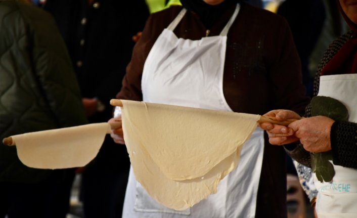 Düzce'de depremzedeler yararına kermes düzenlendi