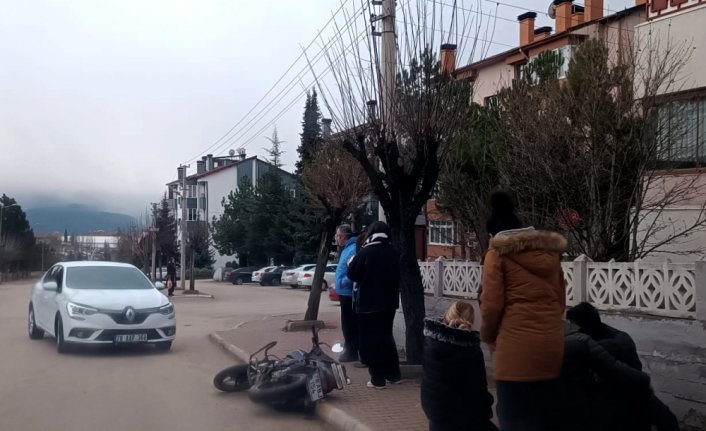 Karabük'te otomobille çarpışan motosikletin sürücüsü yaralandı