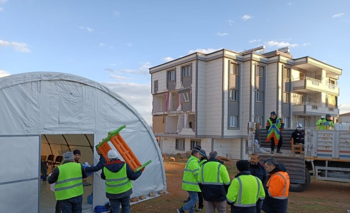 Karabük'ten deprem bölgesine giden öğretmenler, İslahiye'de 