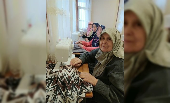 Karadeniz'den deprem bölgesine yardım seferberliği dokuzuncu günde de sürüyor