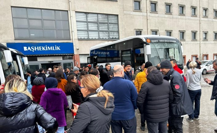 Sakarya ve Düzce'den deprem bölgesine sağlık personeli ve çadır desteği