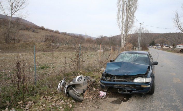 Tokat'ta otomobille çarpışan motosikletin sürücüsü yaralandı