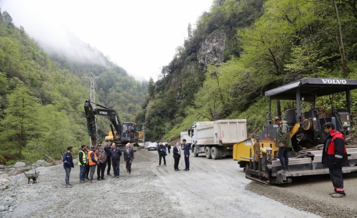 Doğa Harikası Mençuna Şelalesi'nin yolu konforlu hale getiriliyor