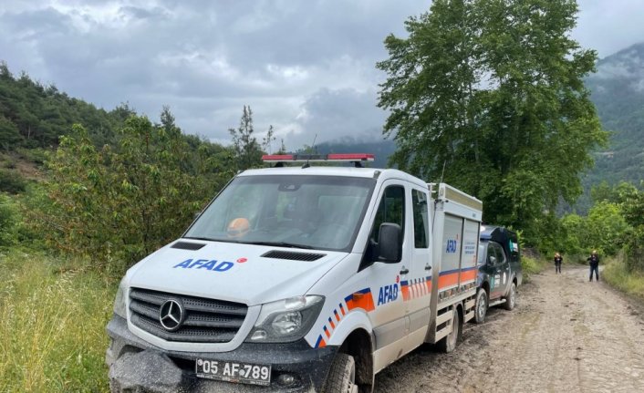 Amasya'da sel sularına kapılan 2 kişi için arama çalışması başlatıldı